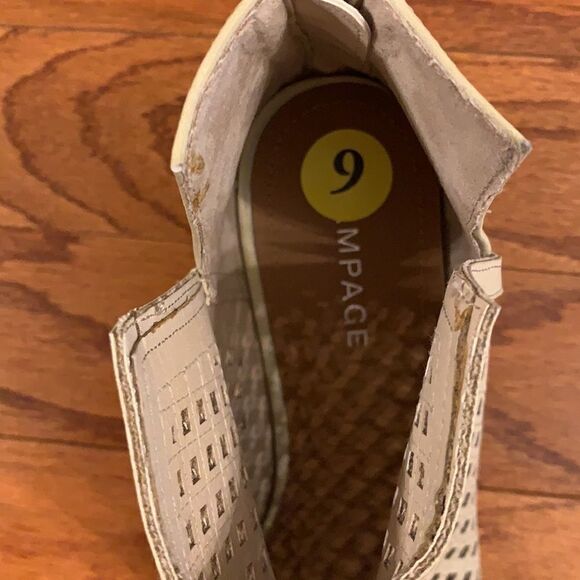 Size 9 cream Booties - Picture 2 of 5